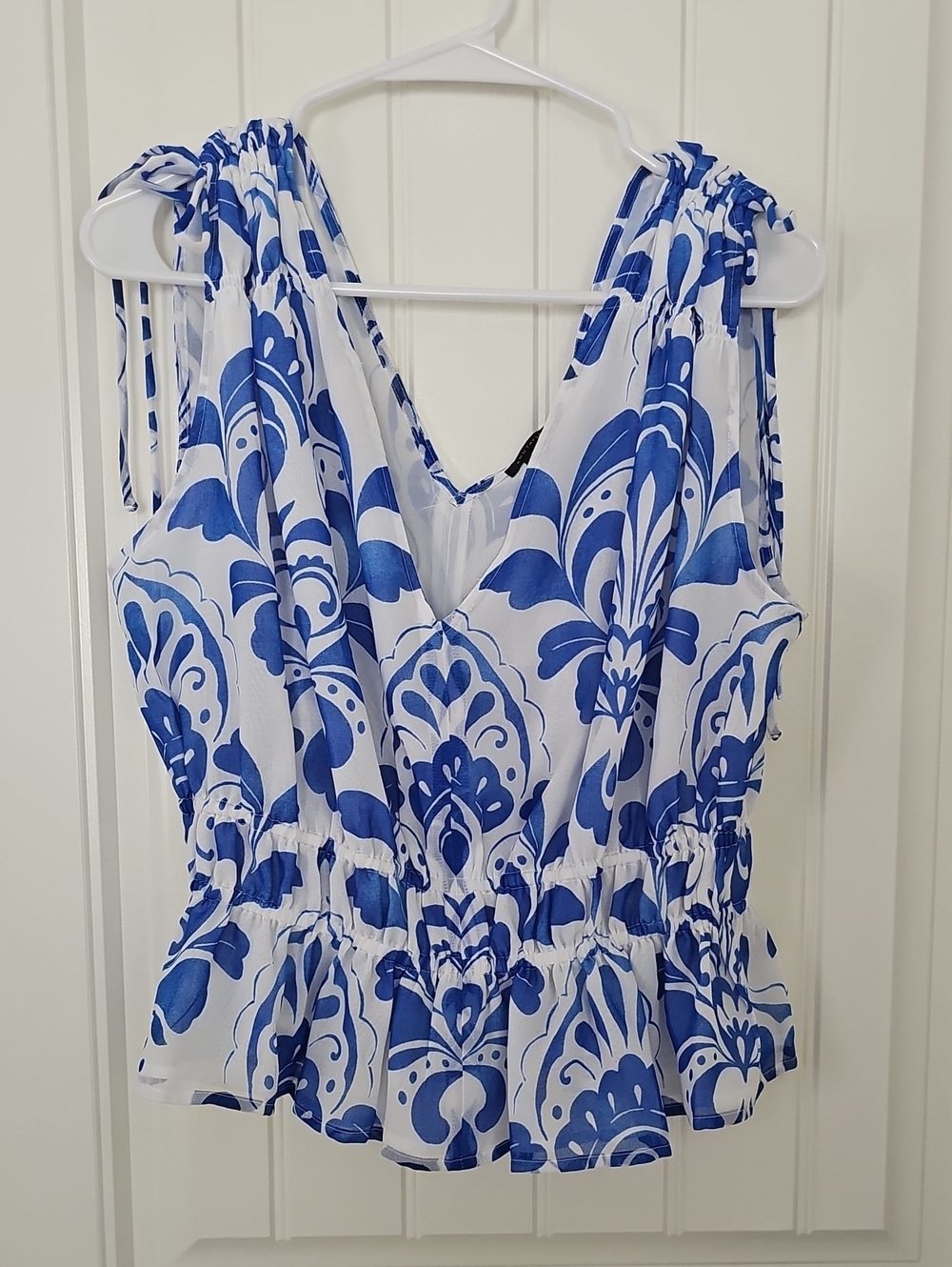 Ann Taylor Blue and White Printed V-Neck Women's Top